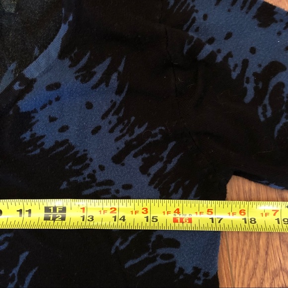 Lavena abstract blue thunderbolt sweater - Picture 10 of 10